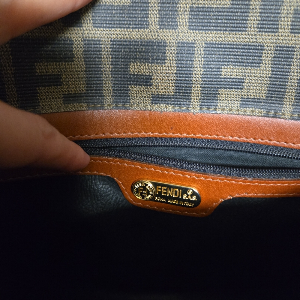 Fendi Zucca Messenger bag - Picture 9 of 9